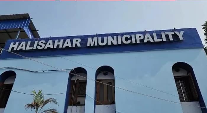 হালিশহরে দুর্ঘটনা এড়াতে সব ফ্লেক্স খোলার নির্দেশ পুরসভার