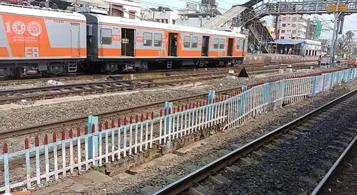 দমদম স্টেশনে লাইনচ্যুত ডাউন বনগাঁ লোকাল, রক্ষা পেলেন যাত্রীরা