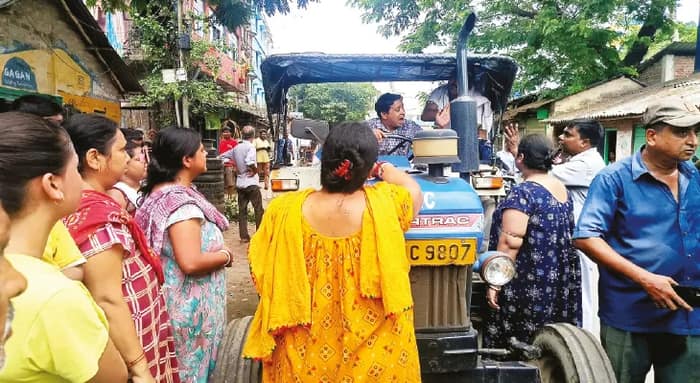 পাইপ পরিষ্কারের জেরে জল সরবরাহ বন্ধ, বিক্ষোভ হাওড়ার ৪৫ নম্বর ওয়ার্ডে