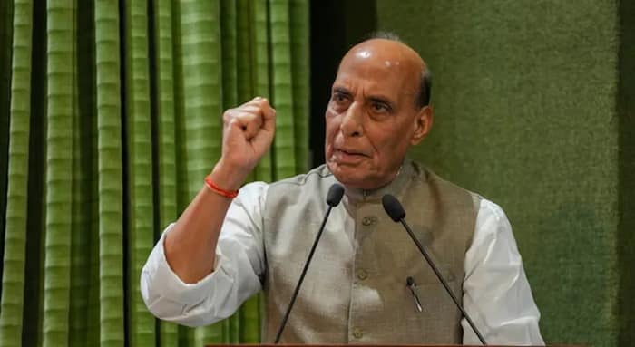 পাকিস্তানের কাছে পরমাণু অস্ত্র থাকাটা আদৌ নিরাপদ? প্রশ্ন রাজনাথের