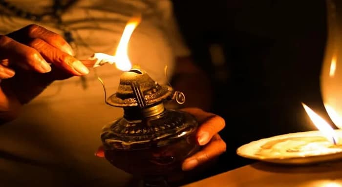 লোডশেডিং ও লো-ভোল্টেজের প্রতিবাদে দুবরাজপুরে অবরোধ