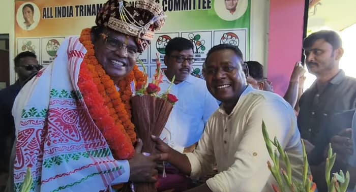 বিজেপি কাজ করতে দেয়নি, ডুয়ার্সে পা রেখেই তোপ জন বারলার