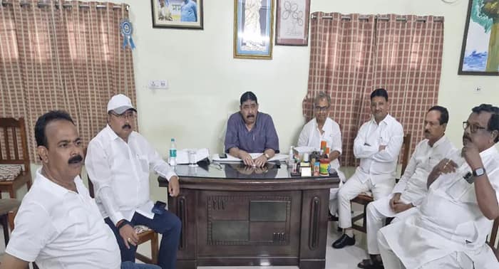 বোলপুরের তৃণমূলের কার্যালয়ে কোর কমিটির বৈঠক শুরু