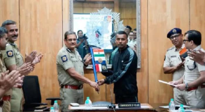চলতি মরসুমে তৃতীয় বঙ্গসন্তানের এভারেস্ট জয়, কলকাতার সিপির দেহরক্ষীর সাফল্যে খুশি পুলিস মহল