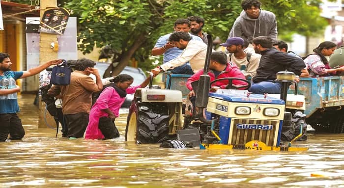 ভারী বৃষ্টিতে বিপর্যস্ত বেঙ্গালুরু, দেওয়াল ভেঙে মৃত্যু মহিলার