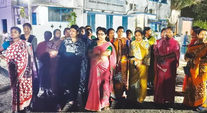 বুদবুদে আদিবাসী মহিলাকে হেনস্তার অভিযোগ বিজেপি কর্মীদের বিরুদ্ধে, বিক্ষোভ