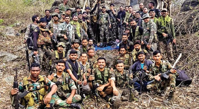 ঝাড়খণ্ডে খতম মাওবাদী কমান্ডার, ছত্তিশগড়ে আত্মসমর্পণ ১৮ জনের