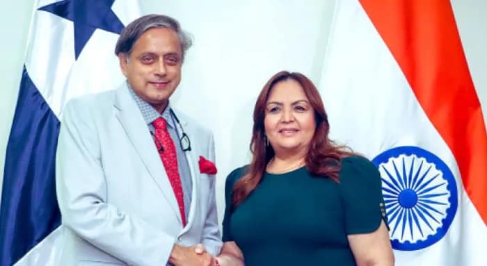 বিদেশে মোদি-স্তুতি থারুরের, ‘চামচা’ কটাক্ষ দলের নেতারই
