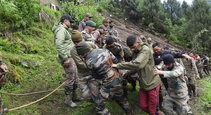 ছাতেনে সেনা ছাউনিতে ভয়াবহ ধস! মৃত ৩ জওয়ান, লাচুংয়ে চলছে পর্যটকদের উদ্ধারকাজ
