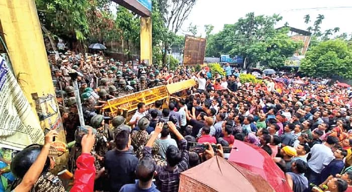 জেলাশাসকের অফিসে তালা তিপ্রামথার