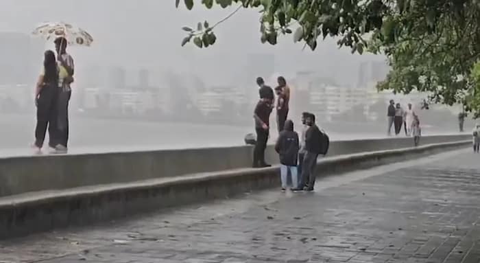 মেরিন ড্রাইভ-সহ মুম্বইয়ের একাধিক এলাকায় ব্যাপক বৃষ্টিপাত
