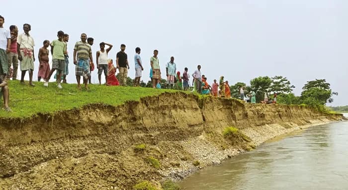 সঙ্কোশ নদীর ভাঙনে প্রমাদ গুনছেন পূর্ব ফলিমারিবাসী