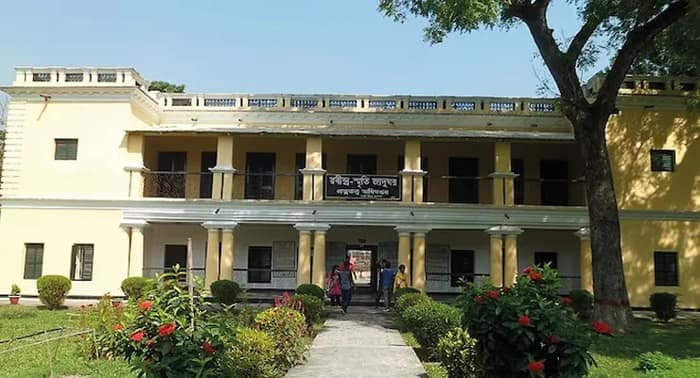 কবিগুরু রবীন্দ্রনাথ ঠাকুরের পৈতৃক বাড়িতে হামলা চালাল দুষ্কৃতীরা