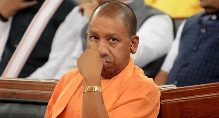 যোগীর মন্ত্রকে ৩৬৯ কোটির দুর্নীতি, সরব প্রাক্তন পুলিস কর্তা