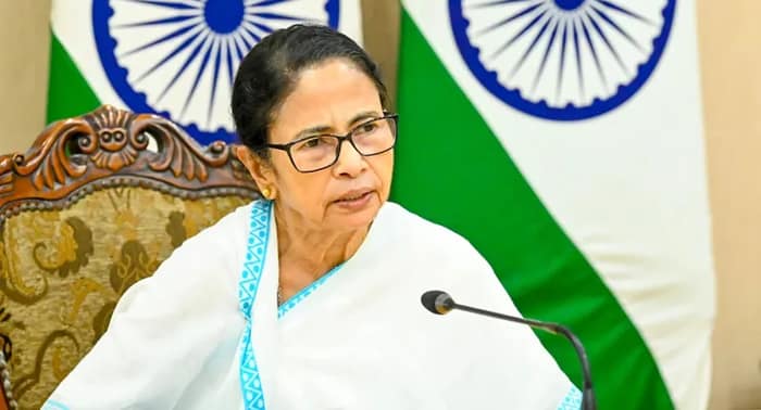 গণতন্ত্রের উপর পরিকল্পিত আক্রমণ করা হচ্ছে, দিনহাটার উত্তমকুমারকে এনআরসি নোটিস পাঠানো প্রসঙ্গে তোপ মমতার