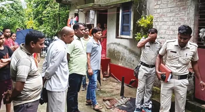 জীবনতলায় ঘর থেকে উদ্ধার এক নাবালিকার দেহ, মৃত্যু ঘিরে রহস্য