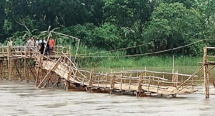 বন্যা পরিস্থিতির মধ্যেই জল ছাড়ল ডিভিসি, ভাসছে দক্ষিণবঙ্গের বহু এলাকা, জরুরি বৈঠকে মমতা