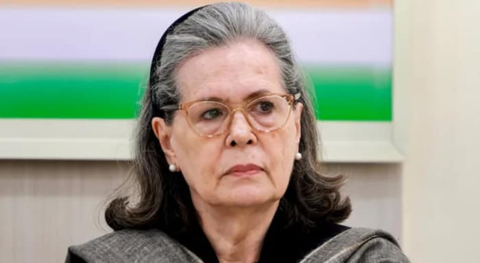 পশ্চিম এশিয়ায় সংঘাত: ভারতের নীরবতা ‘মূল্যবোধের আত্মসমর্পণ’, মোদি সরকারকে তোপ সোনিয়ার