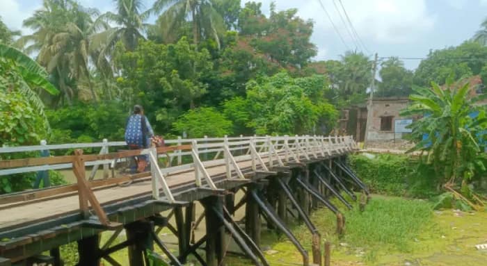 ৫০ লক্ষ টাকা ব্যয়ে কুলপিতে সাত কাঠের সেতু নির্মাণের কাজ শুরু