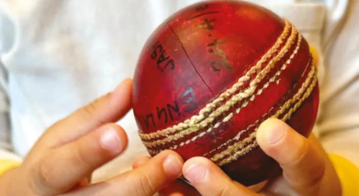 পাঁচ উইকেট নেওয়া বল ছেলেকে দিলেন বুমরাহ