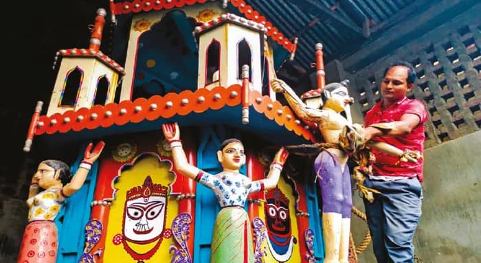 দীর্ঘ ১৮১ বছর ধরে মকদুমপুরের রাস্তা পরিক্রমা করে ব্রজমোহন রাধারানির রথ