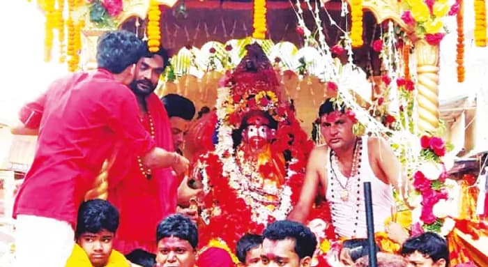 শনি ও রবিবার থাকায় ব্যাপক পর্যটক সমাগম, তারাপীঠে দেবীই চড়েন রথে দর্শন পেতে ভক্তদের ভিড়