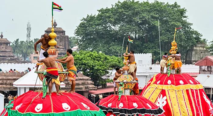 লাখো ভক্তের ভিড়, রথযাত্রায় ভক্তির জোয়ারে ভাসছে পুরী