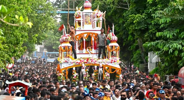 রথের দড়ি টানলেন হাজার হাজার পুণ্যার্থী, মাসির বাড়ি এলেন মদনমোহন