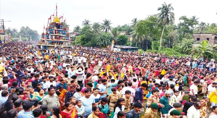 মহিষাদলে ঐতিহ্যবাহী রথে উন্মাদনা