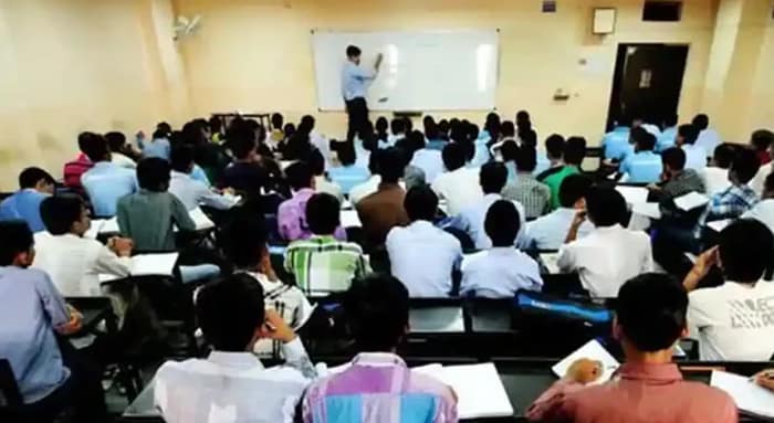 প্রাইভেট কোচিংয়ের উপর নির্ভরতার নেপথ্যে স্কুলের পঠনপাঠনে খামতি? কারণ খুঁজতে কমিটি শিক্ষামন্ত্রকের