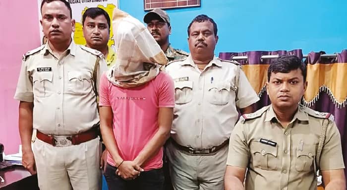 রায়গঞ্জে দিনে গাড়ি চালক, রাতে অস্ত্র পাচারকারী, গ্রেপ্তার যুবক