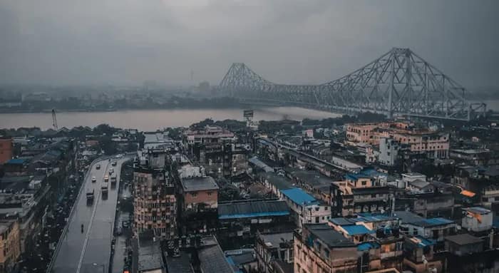 টানা বৃষ্টিতে ভিজছে শহর, এক নজরে কলকাতার আবহাওয়া
