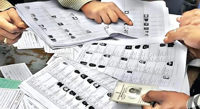 শুনানিতে ডাক পাওয়া ‘সন্দেহজনক’ ভোটারদের কোন নথি গ্রহণযোগ্য হবে, ধন্দে আধিকারিকরাই, কমিশনকে চিঠি এইআরও-দের