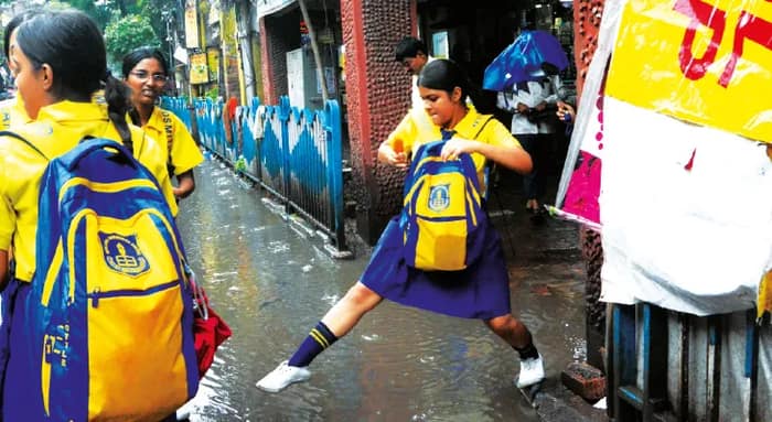 বি বি গাঙ্গুলি স্ট্রিটে নিকাশি নালার বেহাল  দশা, বৃষ্টিতে দুর্ভোগ সেন্ট্রাল অ্যাভিনিউয়ে