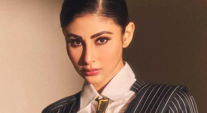 নাচের দৃশ্যে মৌনী