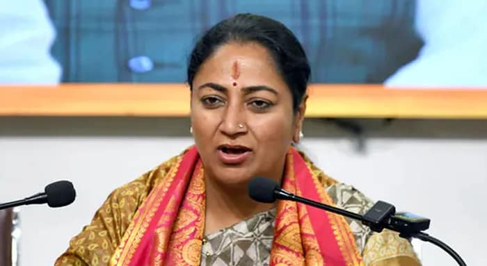 দিল্লির মুখ্যমন্ত্রীর রেখা গুপ্তার ঘর সাজাতেই খরচ ৬০ লক্ষ!