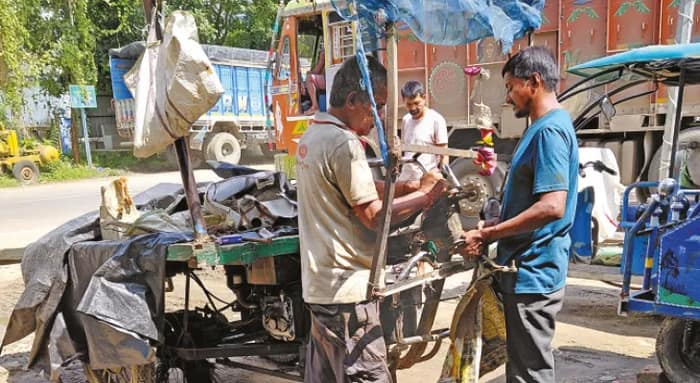 জাতীয়-রাজ্য সড়কে অবৈধ ভুটভুটির দাপট, নীরব প্রশাসন