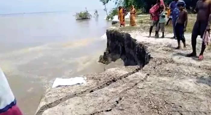গঙ্গার ভাঙন রোধে ব্যর্থতা: সরব তৃণমূল, সমর্থন বিজেপির