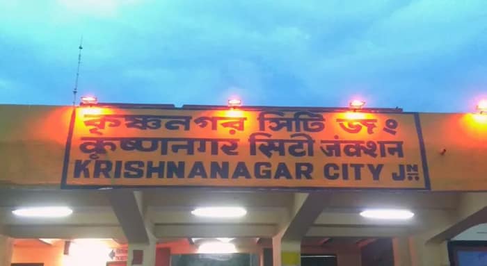 কৃষ্ণনগর শহরের একাধিক এলাকায় আবর্জনা ভরা ড্রেন
