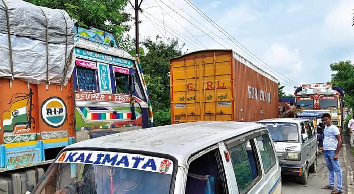 ভোর থেকেই তীব্র যানজট নবদ্বীপের গৌরাঙ্গ সেতুতে