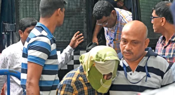 জিরো টলারেন্স! মামলায় কাউকে রেয়াত নয়, এজলাসে দাবি সরকারি আইনজীবীর, ভাইস প্রিন্সিপালের উপস্থিতি বিতর্কে হস্তাক্ষর বিশেষজ্ঞের পরামর্শ নেবে পুলিস