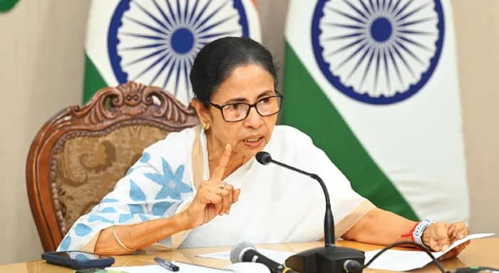 মানচিত্র বিতর্ক: মমতার চাপে রির্পোট সংশোধন নীতি আয়োগের