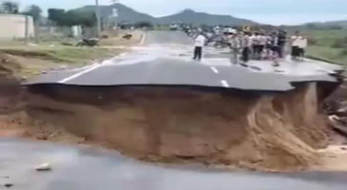 রাজস্থানে ভেসে গেল হাইওয়ের একাংশ
