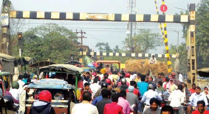 লেভেল ক্রসিং গেটে সিসি ক্যামেরা, ভয়েস অ্যালার্ট সিস্টেম চালুর নির্দেশ