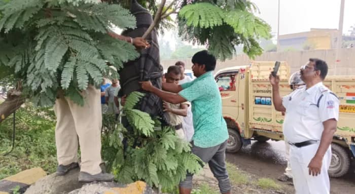 ডোমজুড়ে ঝুলন্ত দেহ উদ্ধার, রামেশ্বর মালিয়া লেনে বিদ্যুৎস্পৃষ্ট মহিলা