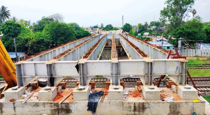 হাটজনবাজারে ওভারব্রিজের গার্ডার তোলার কাজ শেষ