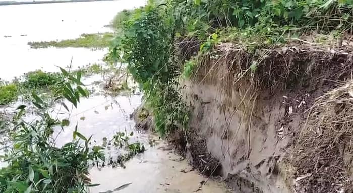 ভাগীরথীতে ভাঙন শুরু, পূর্বস্থলীর কিশোরীগঞ্জে আতঙ্ক