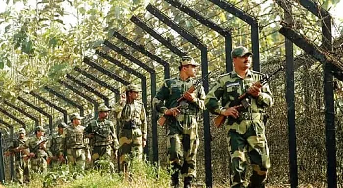 মুরুটিয়ায় ভারত-বাংলাদেশ সীমান্তে কাঁটাতারের বেড়ার মাঝে গেটের দাবি