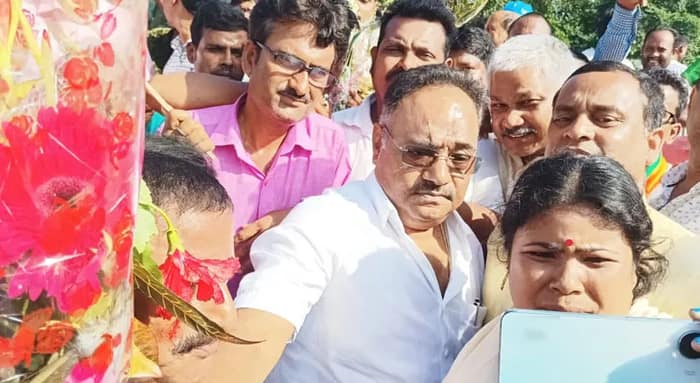 বিজেপির গোষ্ঠীদ্বন্দ্ব প্রকাশ্যে, শমীককে মুখবন্ধ খামে চিঠি দিলেন বিক্ষুব্ধরা