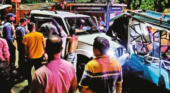 মদ্যপ চালকের বেপরোয়া গাড়ির ধাক্কা, জখম চার